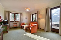 Living room 6-Person-Apartment